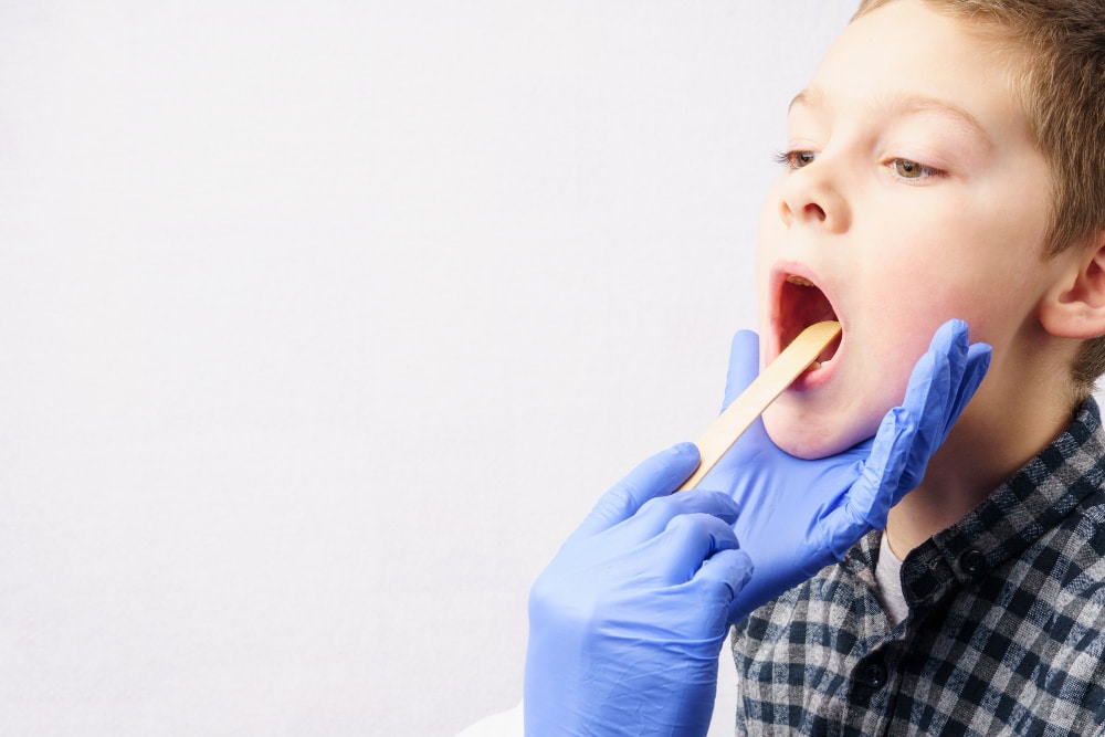 Zapalenie gardła u dzieci – jakie są przyczyny i jak leczyć