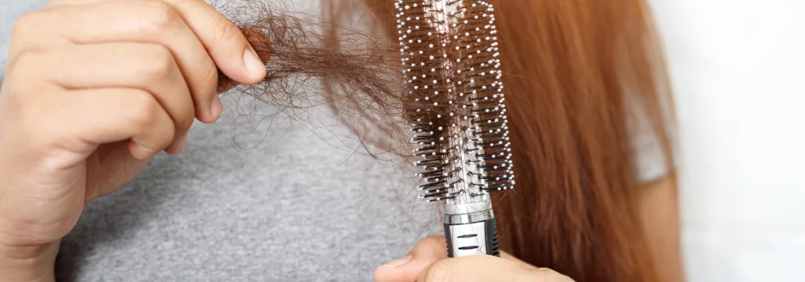 Co powoduje nadmierne wypadanie włosów?