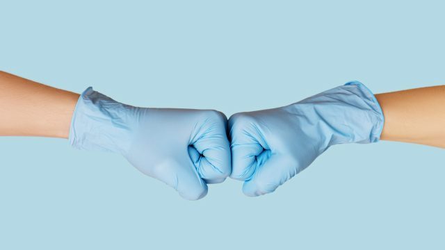 Czym kierować się, aby wybrać rękawiczki medyczne dobrej jakości?