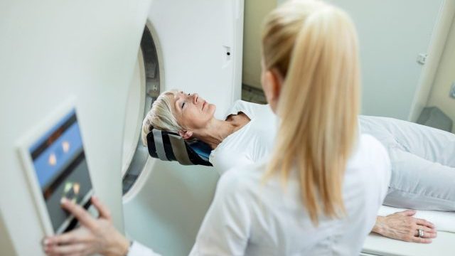 Wszystko, co powinieneś wiedzieć o tomografii komputerowej głowy i twarzoczaszki.