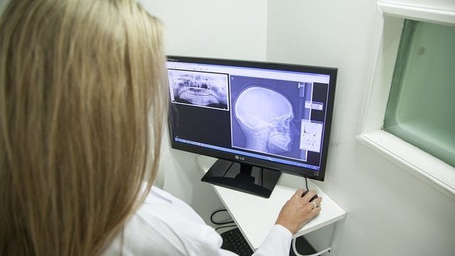 Jak wybrać odpowiedni aparat rentgenowski do gabinetu?