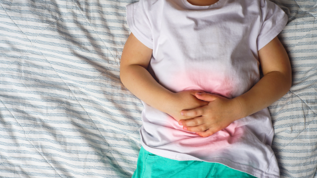 Jakie są sposoby na walkę z bólem brzucha u dzieci?