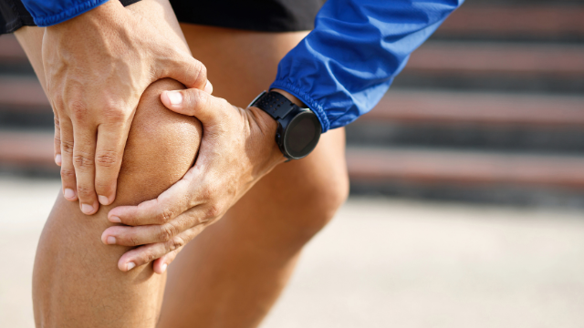 Jakie są sposoby na walkę z bólem kolana?