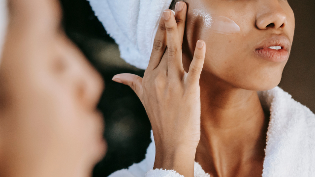 Odkryj sekrety naturalnego nawilżenia: Skuteczne sposoby na suchą skórę