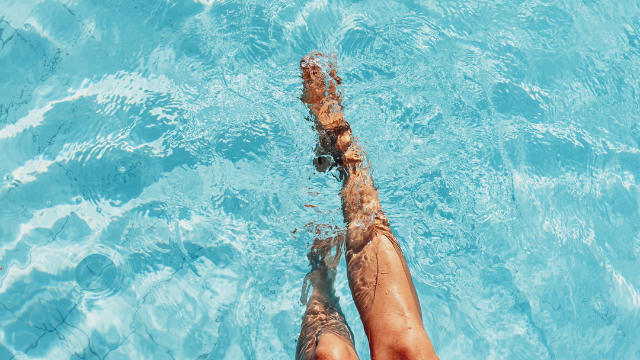 Sporty wodne a zdrowie nóg. Korzyści pływania dla zdrowia żył