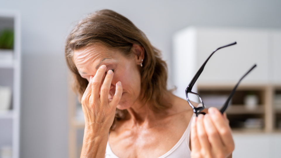 Czy zapalenie spojówek jest zaraźliwe? Sprawdzamy, kiedy uważać na infekcję