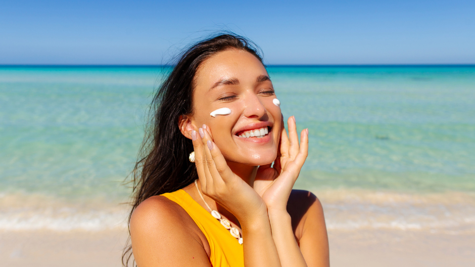 Uczulenie na słońce – czym się objawia i jak sobie z nim radzić?