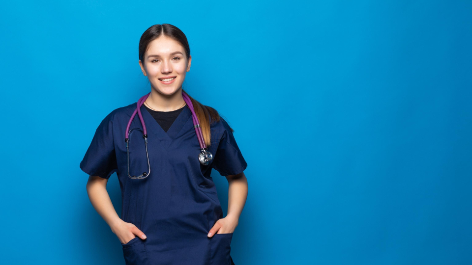 Jak wybrać wygodny i elegancki uniform medyczny dla kobiet?