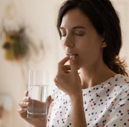 Czy Poltram Combo usypia? Fakty o popularnym leku przeciwbólowym