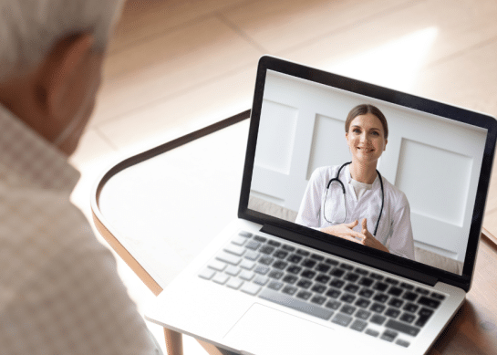 Ból w klatce piersiowej a teleporada – kiedy lekarz online wystarczy, a kiedy SOR?