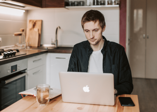 L4 a praca zdalna i hybrydowa – kiedy lekarz może odmówić?